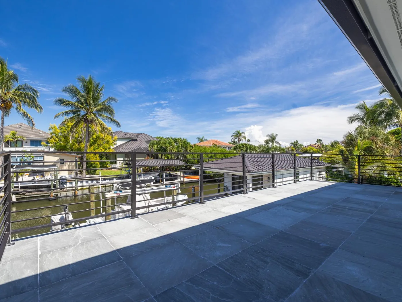 Slate-look porcelain on a balcony