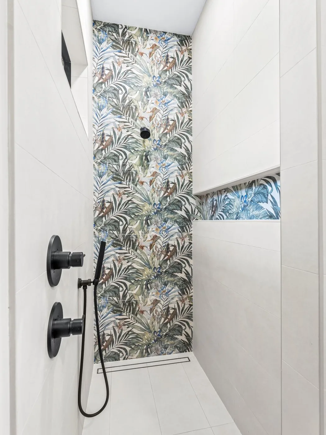 Shower with a tropical feature wall